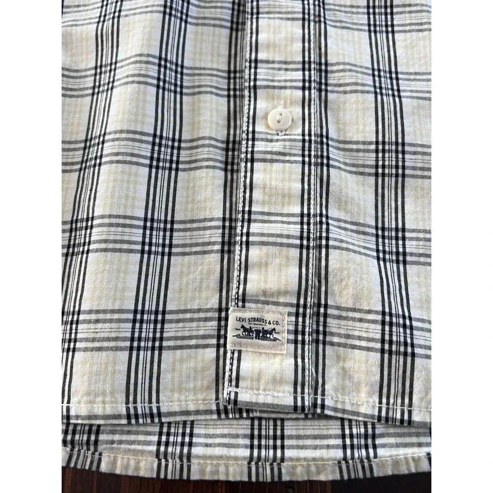 Levi's One Pocket Men's M Casual Plaid Button-Up Short Sleeve Standard Fit Shirt